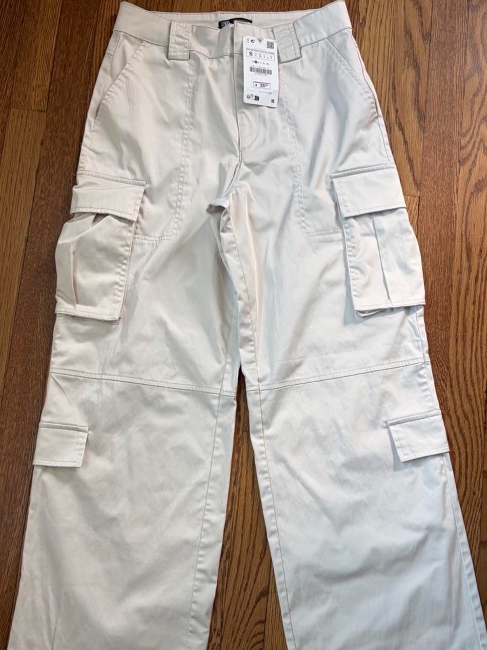 Zara women's Off-White Cargo Pants with Utility Pockets